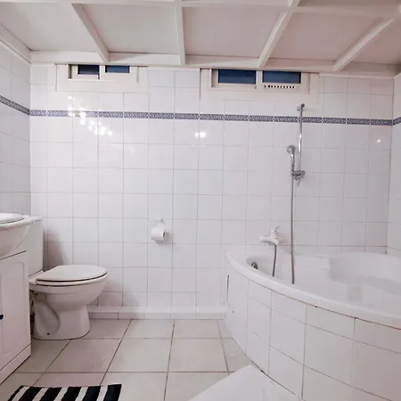 Near Palais! In With Ac & Terrace - Benakey Apartment *