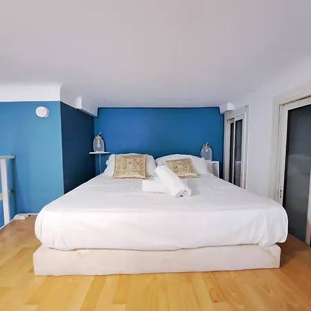 Near Palais! In With Ac & Terrace - Benakey