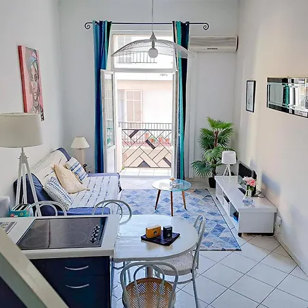 Near Palais! In With Ac & Terrace - Benakey Apartment